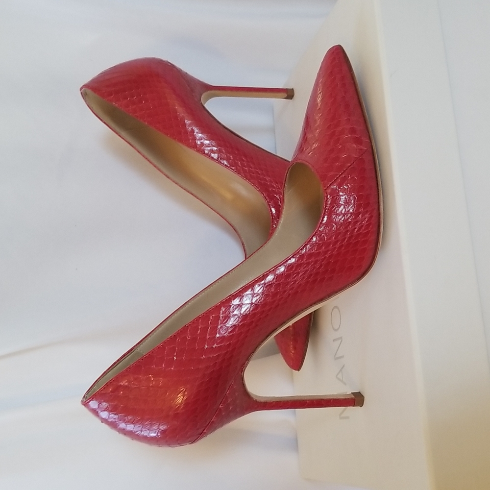 MONOLO BLAHNIK SNAKESKIN PUMP